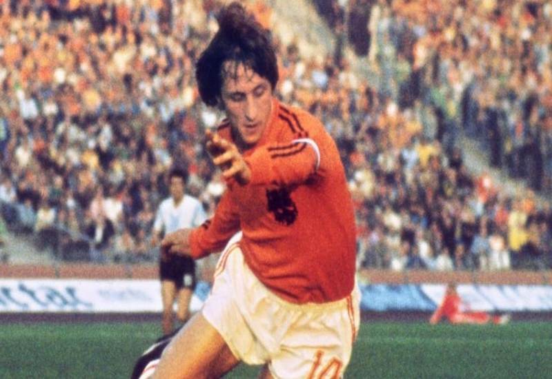 Johan Cruyff là một trong những cầu thủ xuất sắc nhất mọi thời đại